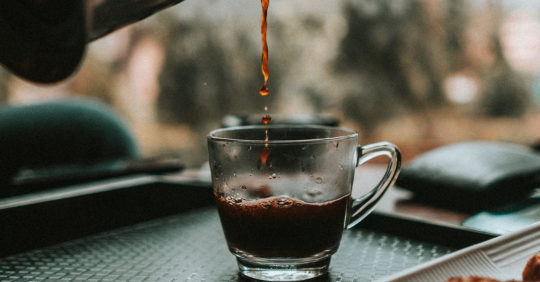 Un nuevo estudio revela que quienes beben café todos los días podrían estar protegiéndose de una enfermedad hepática sin saberlo - foto: Pexels